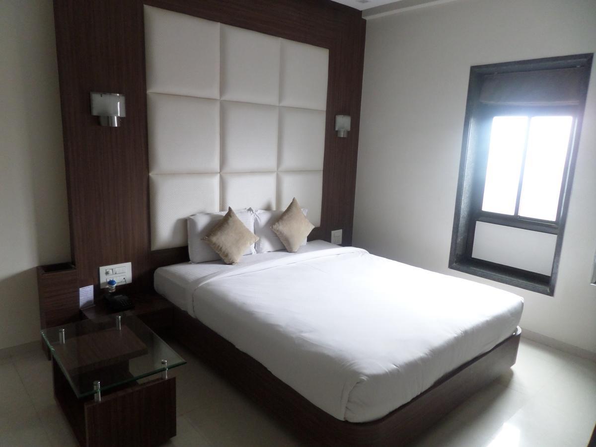 Hotel Raj Palace Ahmednagar Exterior foto